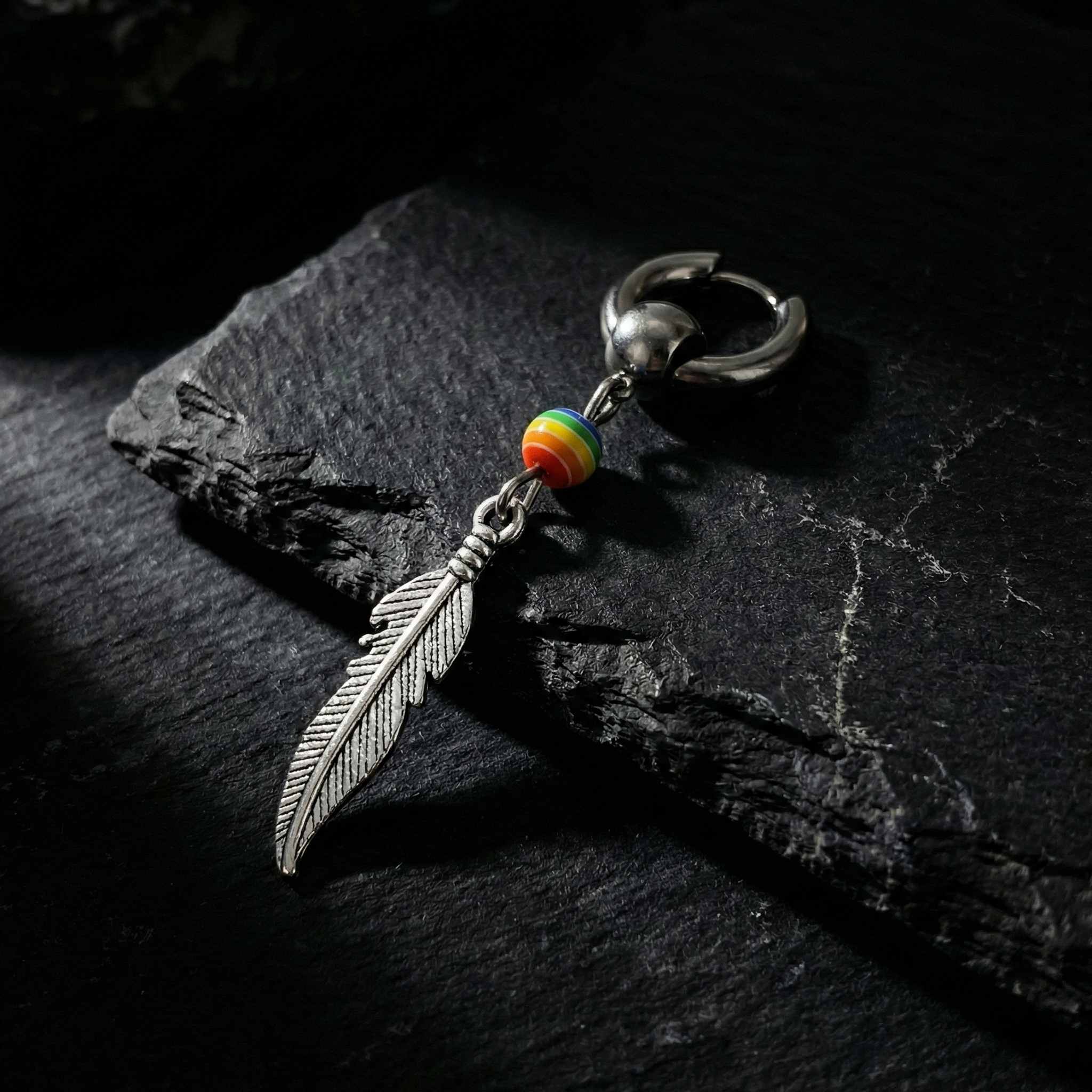 Arete Solitario Pluma y Arcoíris