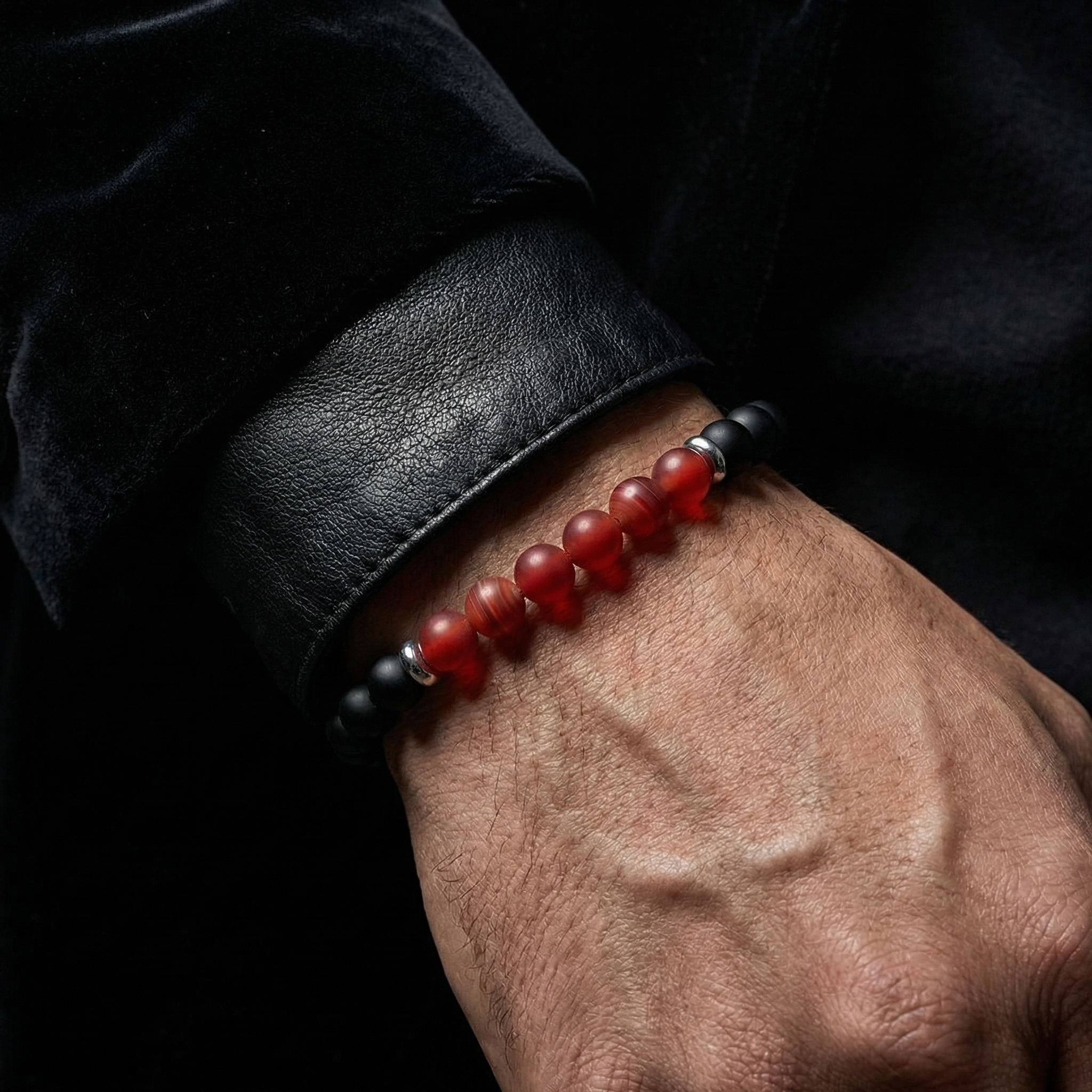 Pulsera Amuleto Fuego Interior | Ónix Mate y Ágata Roja
