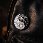 Pin Dualidad Cósmica
